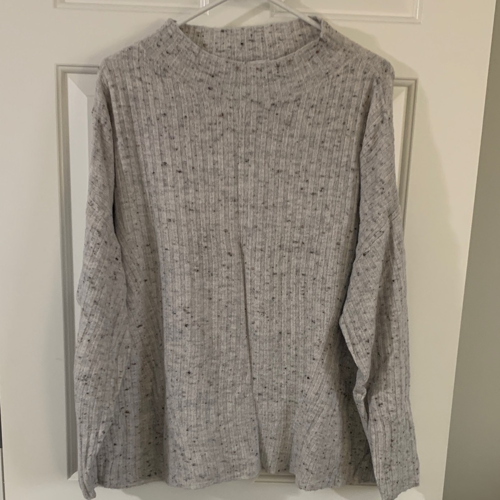 Old Navy Light Gray Knit Sweater